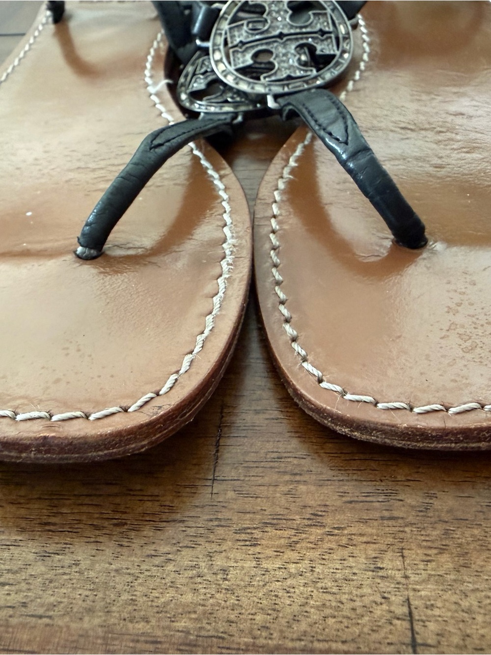 Tory Burch Black Leather Logo Thong Sandals with Tan Leather Footbed - Picture 6 of 7